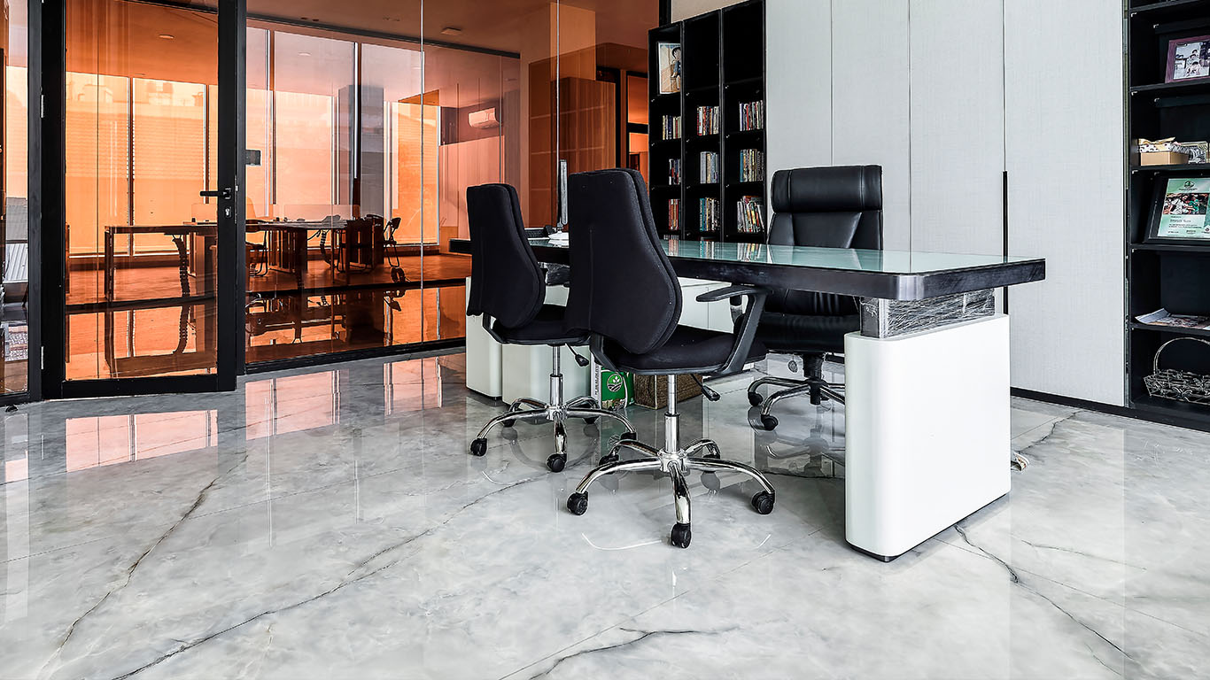 kantor-modern-dengan-furniture-ergonomis-quadra