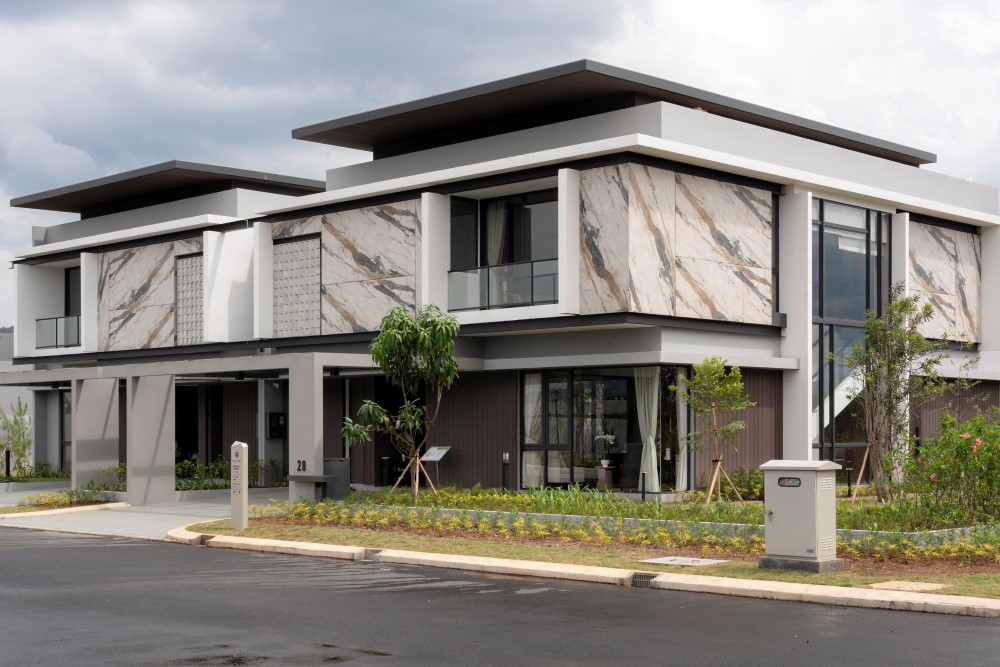 Cladding Wall Rumah Modern Menggunakan Sintered Stone