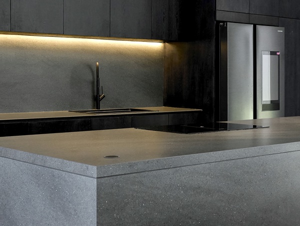 ROCK NOIR 240X120 - Project Reference 1